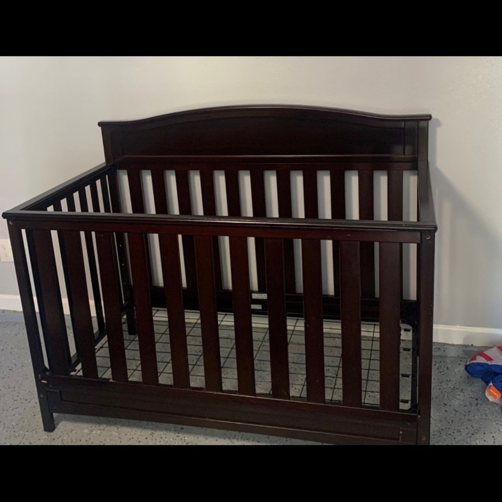 Delta crib